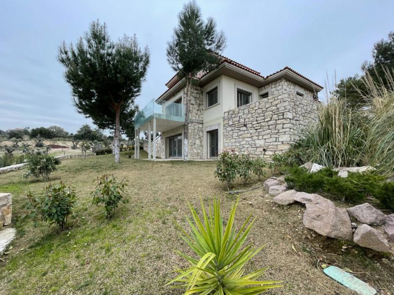 Urla Kekliktepe’de Satılık 5+2 Villa Deri Group Gayrimenkul