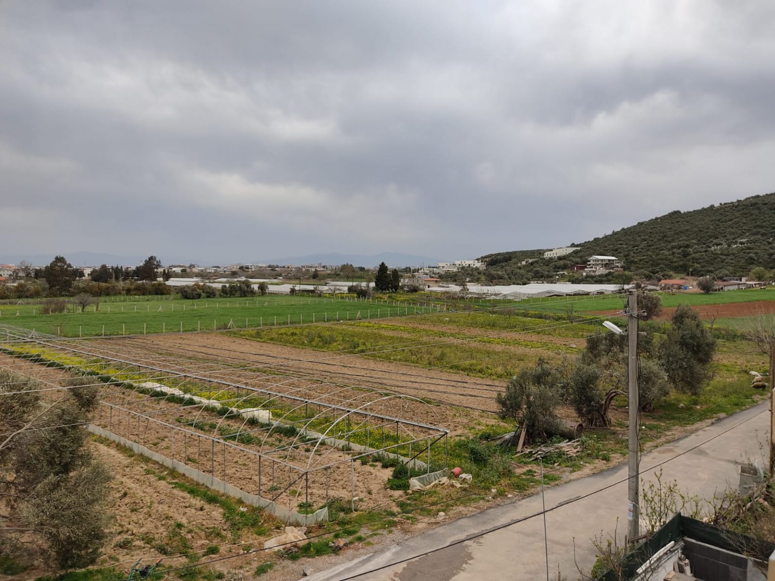 URLA ZEYTİNALANI ŞİRİNKENT MAHALLESİNDE SATILIK MÜSTAKİL EV Deri