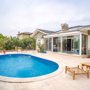 Urla Kuşçular'da Site İçerisinde Müstakil Havuzlu Satılık Villa